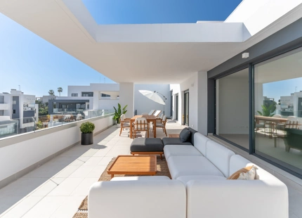 NUEVO ÁTICO DE LUJO CON CARACTERÍSTICAS IMPRESIONANTES EN VANIAN GREEN VILLAGE