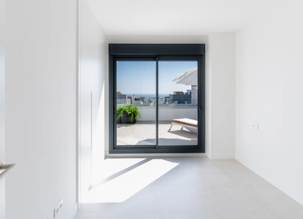 NUEVO ÁTICO DE LUJO CON CARACTERÍSTICAS IMPRESIONANTES EN VANIAN GREEN VILLAGE