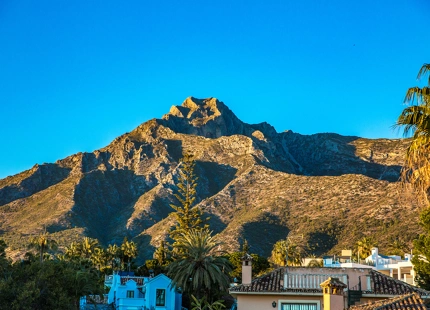 ELEGANT LUXURY VILLA WITH SEA VIEWS IN NAGÜELES, MARBELLA GOLDEN MILE