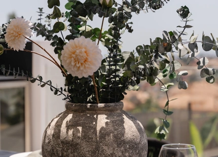 STUNNING LUXURY VILLA IN NUEVA ANDALUCÍA WITH BREATHTAKING VIEWS AND EXCEPTIONAL FEATURES