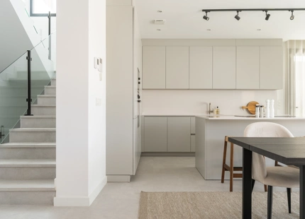 STUNNING LUXURY VILLA IN NUEVA ANDALUCÍA WITH BREATHTAKING VIEWS AND EXCEPTIONAL FEATURES