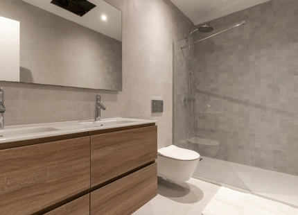 STUNNING LUXURY VILLA IN NUEVA ANDALUCÍA WITH BREATHTAKING VIEWS AND EXCEPTIONAL FEATURES