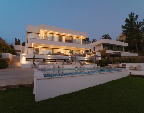 Villa for sale in Nueva Andalucia, Marbella