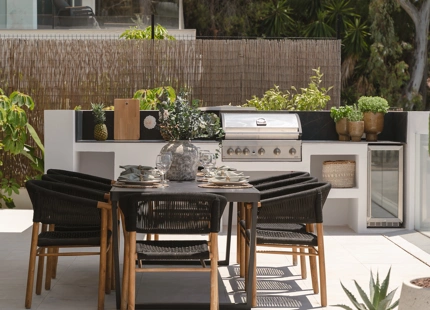 STUNNING LUXURY VILLA IN NUEVA ANDALUCÍA WITH BREATHTAKING VIEWS AND EXCEPTIONAL FEATURES