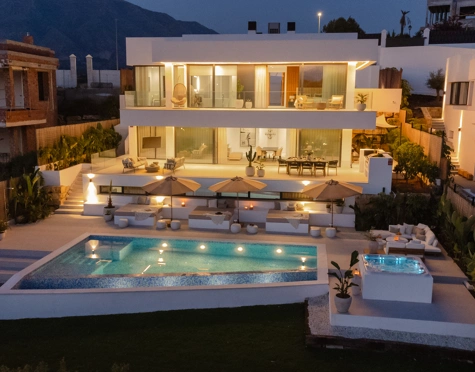 Villa for sale in Nueva Andalucia, Marbella