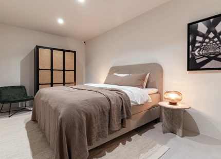 STUNNING LUXURY VILLA IN NUEVA ANDALUCÍA WITH BREATHTAKING VIEWS AND EXCEPTIONAL FEATURES