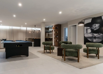 STUNNING LUXURY VILLA IN NUEVA ANDALUCÍA WITH BREATHTAKING VIEWS AND EXCEPTIONAL FEATURES