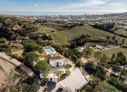LUJOSA VILLA RODEADA DE NATURALEZA EN VENTA EN ESTEPONA HILLS