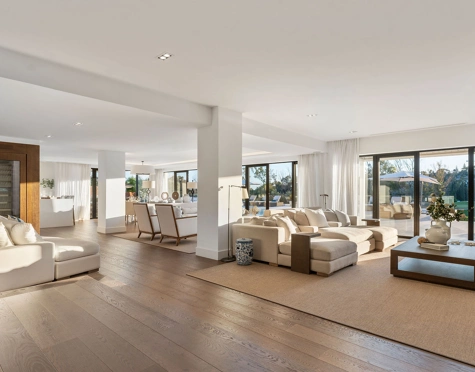 Villa en venta en Los Naranjos Golf, Nueva Andalucia