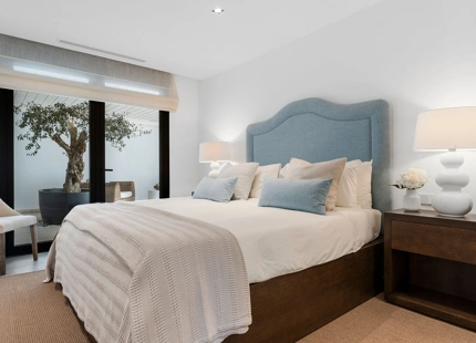 EXQUISITA VILLA EN PRIMERA LÍNEA DE GOLF EN VENTA EN LOS NARANJOS