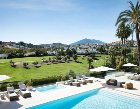 Villa en venta en Los Naranjos Golf, Nueva Andalucia