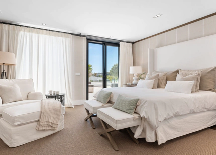 EXQUISITA VILLA EN PRIMERA LÍNEA DE GOLF EN VENTA EN LOS NARANJOS