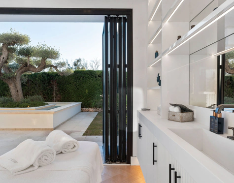 Villa en venta en Los Naranjos Golf, Nueva Andalucia
