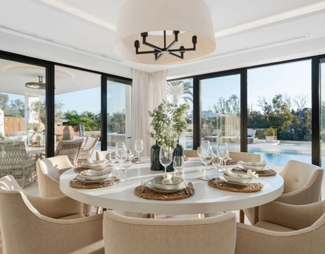 Villa en venta en Los Naranjos Golf, Nueva Andalucia