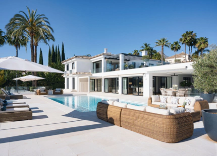 EXQUISITA VILLA EN PRIMERA LÍNEA DE GOLF EN VENTA EN LOS NARANJOS