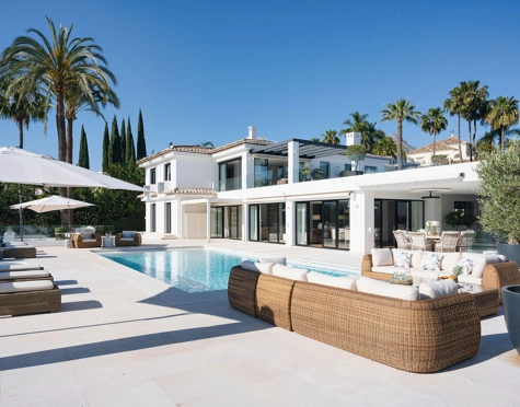 Villa en venta en Los Naranjos Golf, Nueva Andalucia