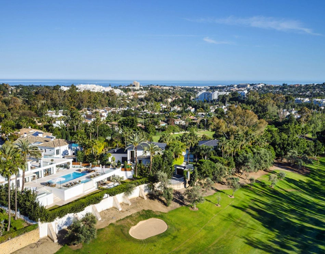 Villa en venta en Los Naranjos Golf, Nueva Andalucia