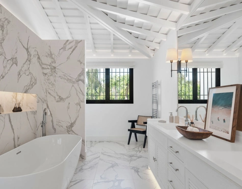 Villa en venta en Los Naranjos Golf, Nueva Andalucia