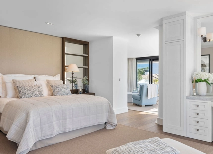 EXQUISITA VILLA EN PRIMERA LÍNEA DE GOLF EN VENTA EN LOS NARANJOS