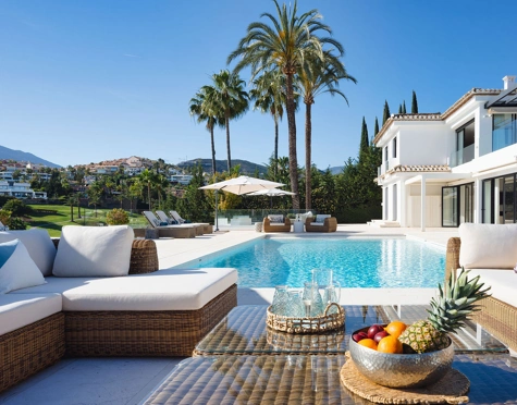 Villa en venta en Los Naranjos Golf, Nueva Andalucia