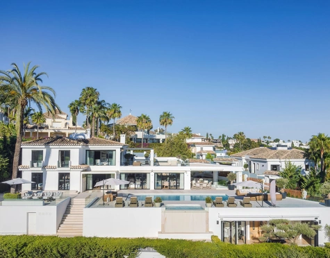 Villa en venta en Los Naranjos Golf, Nueva Andalucia