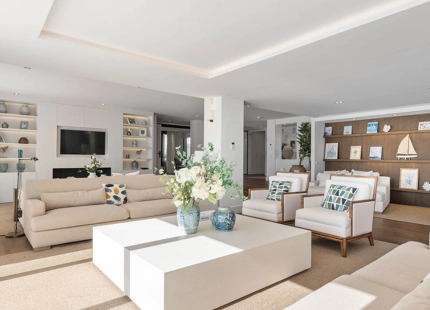 EXQUISITA VILLA EN PRIMERA LÍNEA DE GOLF EN VENTA EN LOS NARANJOS