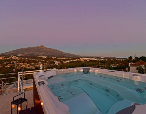 Villa for sale in Nueva Andalucia, Marbella