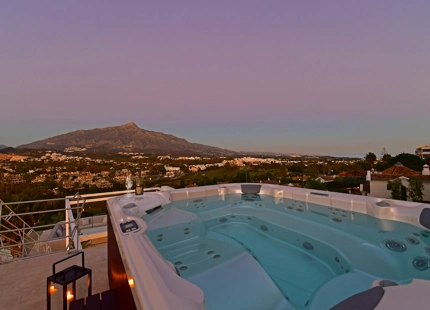 EXCEPCIONAL VILLA DE LUJO DE 7 DORMITORIOS EN VENTA EN NUEVA ANDALUCÍA