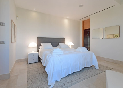 EXCEPCIONAL VILLA DE LUJO DE 7 DORMITORIOS EN VENTA EN NUEVA ANDALUCÍA