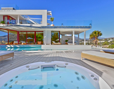 Villa for sale in Nueva Andalucia, Marbella