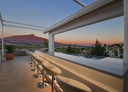 EXCEPCIONAL VILLA DE LUJO DE 7 DORMITORIOS EN VENTA EN NUEVA ANDALUCÍA