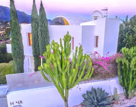 Villa for sale in Nueva Andalucia, Marbella