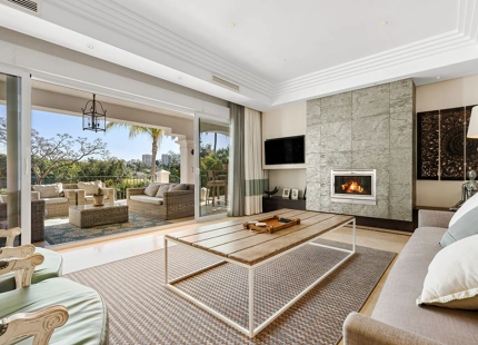 EXQUISITE LUXURY FRONTLINE GOLF VILLA FOR SALE IN LAS BRISAS, NUEVA ANDALUCÍA