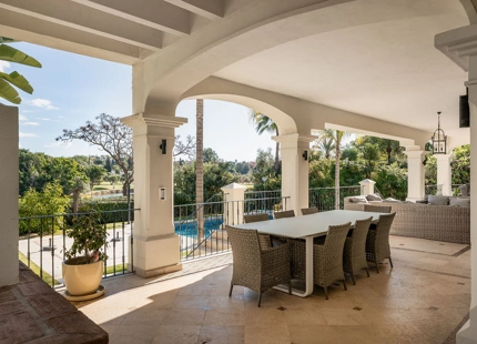 EXQUISITE LUXURY FRONTLINE GOLF VILLA FOR SALE IN LAS BRISAS, NUEVA ANDALUCÍA