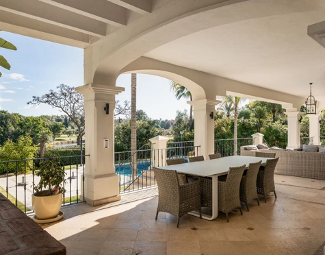 Villa for sale in Las Brisas, Nueva Andalucia