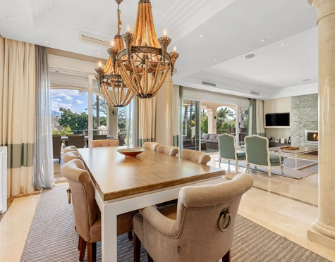 Villa for sale in Las Brisas, Nueva Andalucia