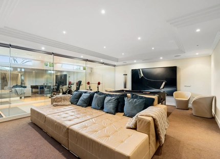 EXQUISITE LUXURY FRONTLINE GOLF VILLA FOR SALE IN LAS BRISAS, NUEVA ANDALUCÍA