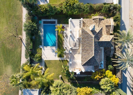 EXQUISITE LUXURY FRONTLINE GOLF VILLA FOR SALE IN LAS BRISAS, NUEVA ANDALUCÍA