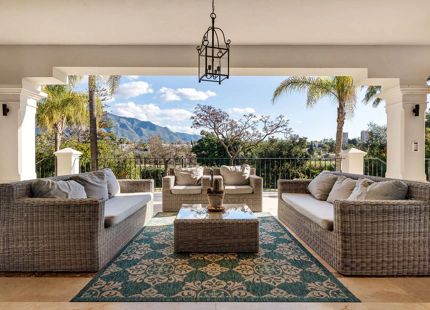 EXQUISITE LUXURY FRONTLINE GOLF VILLA FOR SALE IN LAS BRISAS, NUEVA ANDALUCÍA