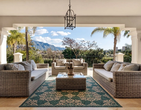 Villa for sale in Las Brisas, Nueva Andalucia