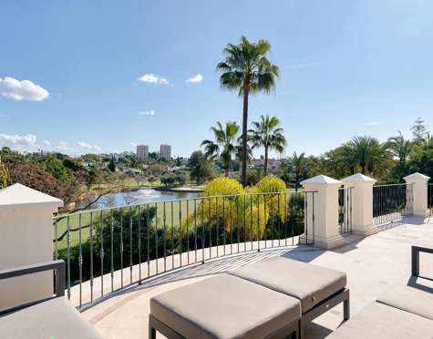Villa for sale in Las Brisas, Nueva Andalucia