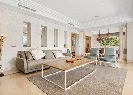 EXQUISITE LUXURY FRONTLINE GOLF VILLA FOR SALE IN LAS BRISAS, NUEVA ANDALUCÍA