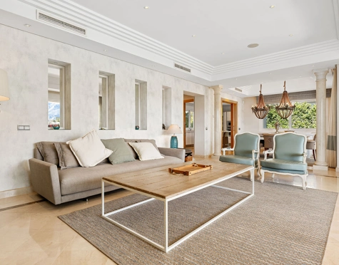 Villa for sale in Las Brisas, Nueva Andalucia
