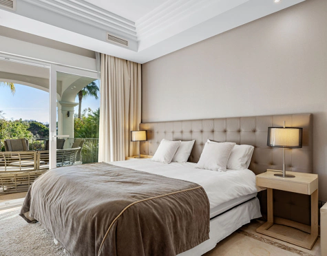 Villa for sale in Las Brisas, Nueva Andalucia