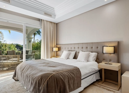 EXQUISITE LUXURY FRONTLINE GOLF VILLA FOR SALE IN LAS BRISAS, NUEVA ANDALUCÍA