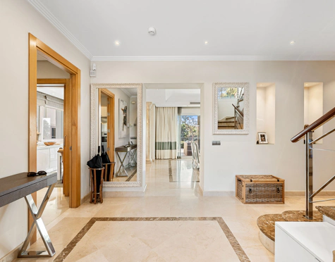 Villa for sale in Las Brisas, Nueva Andalucia