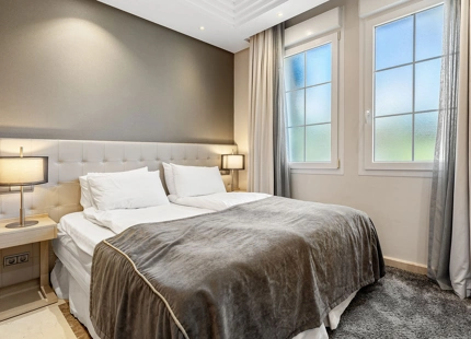EXQUISITE LUXURY FRONTLINE GOLF VILLA FOR SALE IN LAS BRISAS, NUEVA ANDALUCÍA
