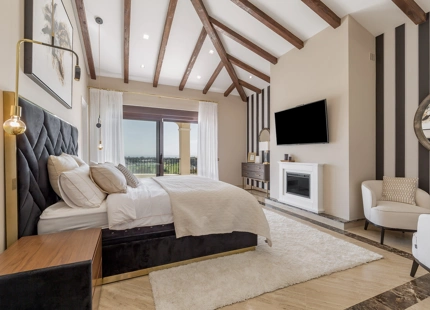 STUNNING 11-BEDROOM LUXURY VILLA WITH PANORAMIC SEA VIEWS IN PARAISO ALTO