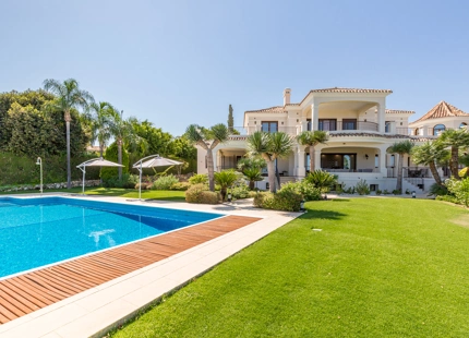 STUNNING 11-BEDROOM LUXURY VILLA WITH PANORAMIC SEA VIEWS IN PARAISO ALTO