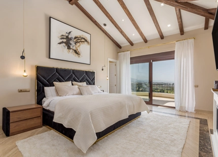 STUNNING 11-BEDROOM LUXURY VILLA WITH PANORAMIC SEA VIEWS IN PARAISO ALTO